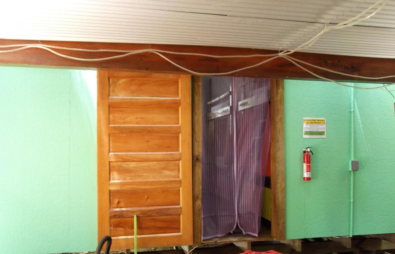 The Funky Dodo Backpackers Hostel Хопкинс Экстерьер фото